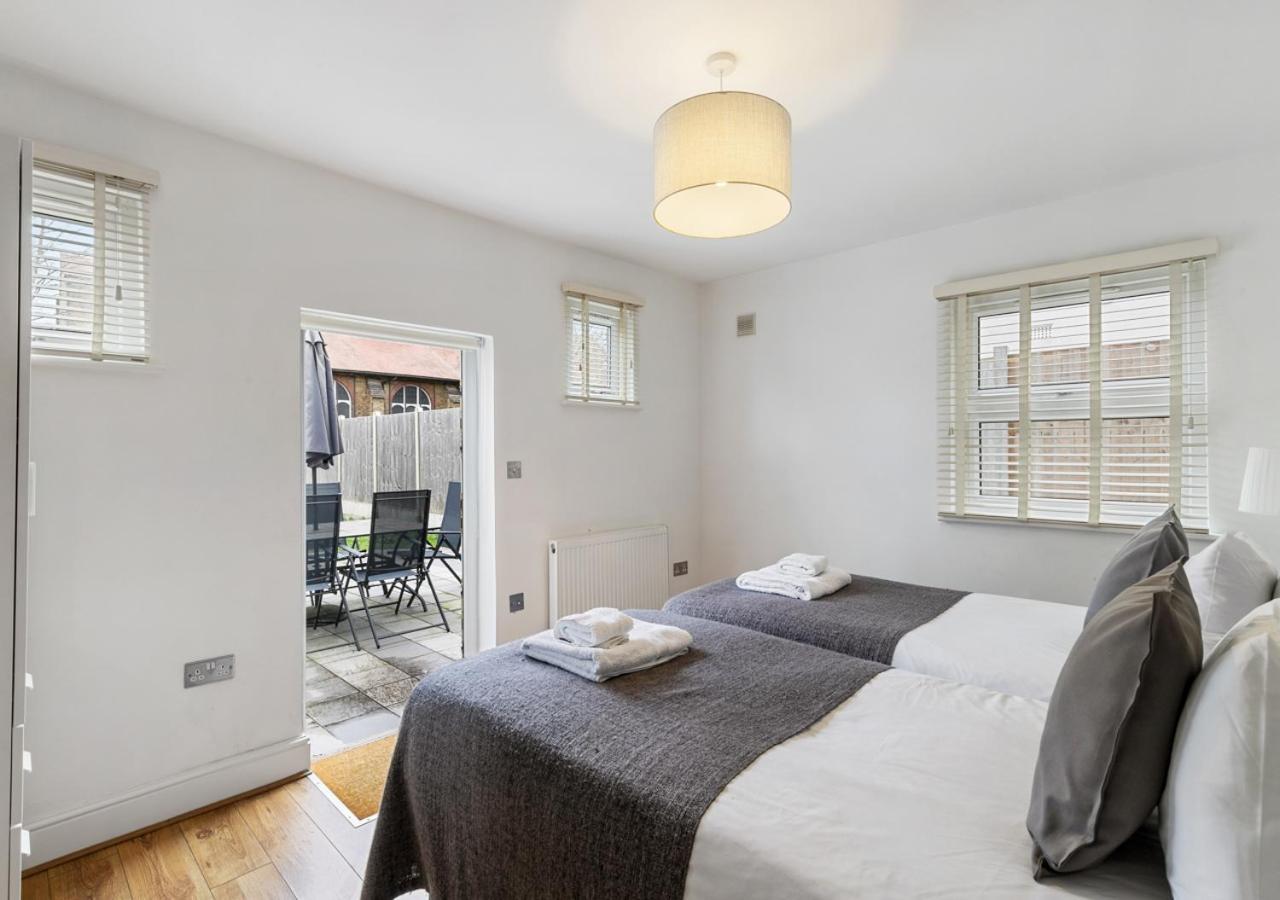 Two Bed Flat In Bush Hill Park Apartment Enfield Exterior photo