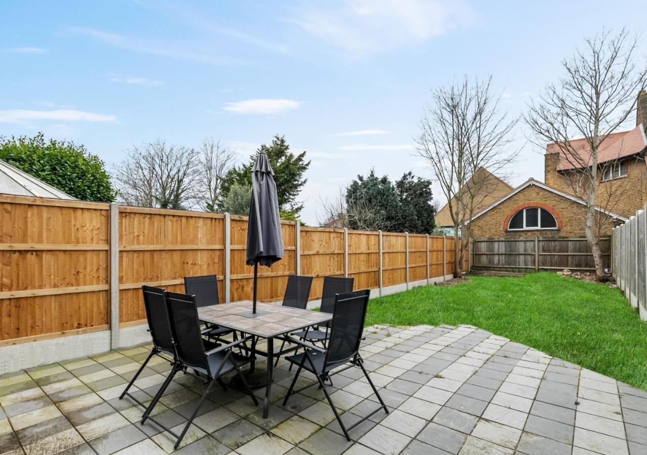 Two Bed Flat In Bush Hill Park Apartment Enfield Exterior photo