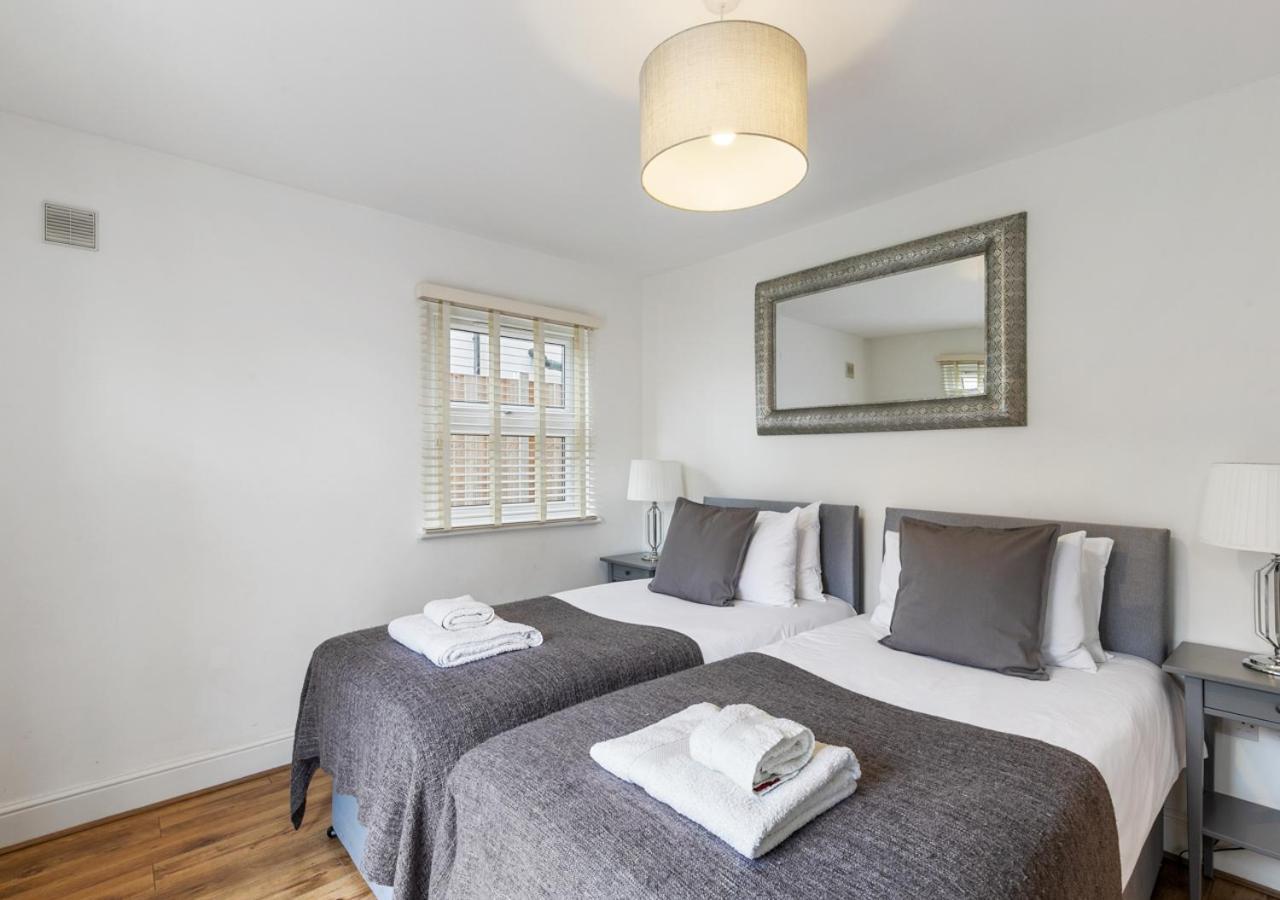 Two Bed Flat In Bush Hill Park Apartment Enfield Exterior photo