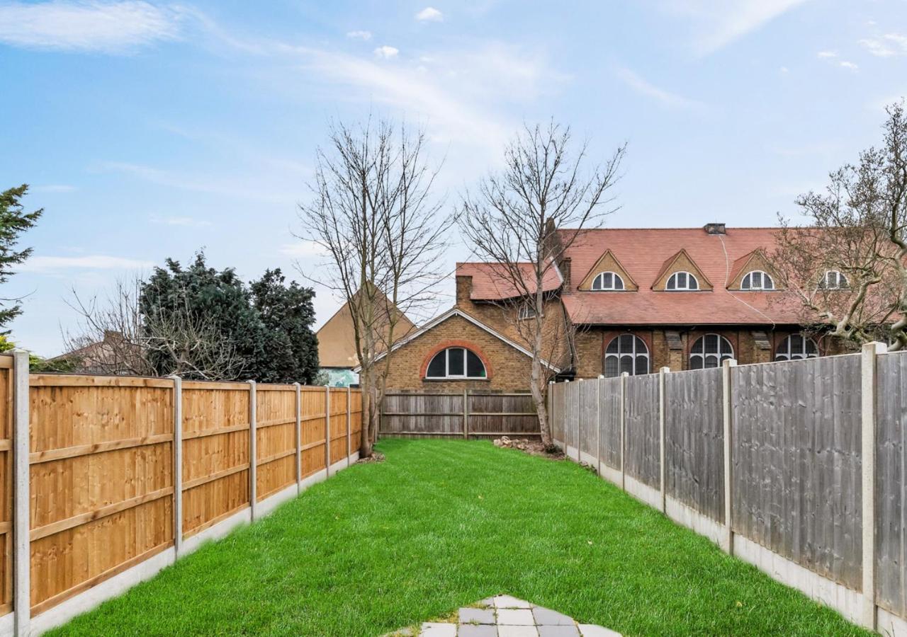 Two Bed Flat In Bush Hill Park Apartment Enfield Exterior photo