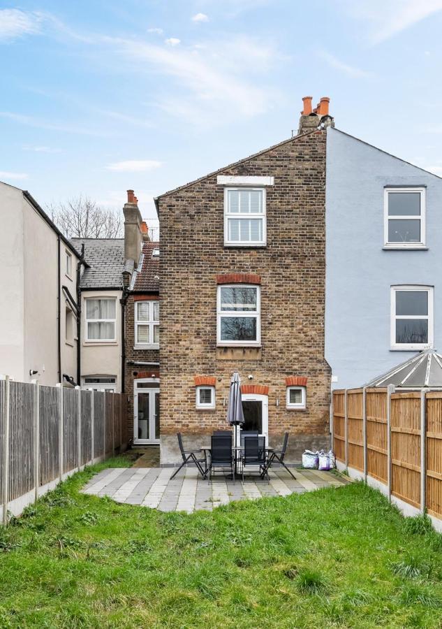Two Bed Flat In Bush Hill Park Apartment Enfield Exterior photo